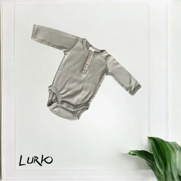 Hosszú ujjú body gombokkal