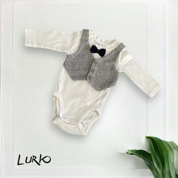 Body mellénnyel és csokornyakkendővel