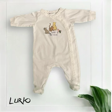 Winnie The Pooh rugdalózó lábfejjel