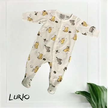 Winnie The Pooh rugdalózó lábfejjel