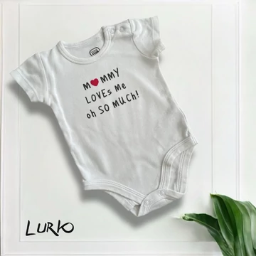 Rövid ujjú body felirattal