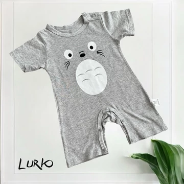 Rövid szárú Totoro mintás kezeslábas