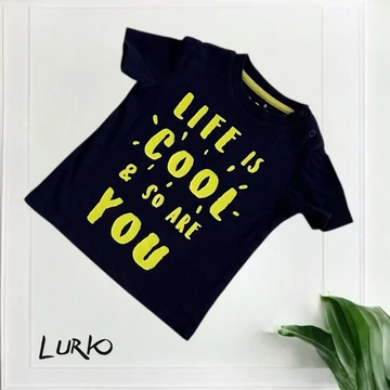 Rövid ujjú póló felirattal