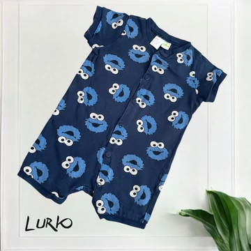 Sesame Street mintás rövid szárú kezeslábas