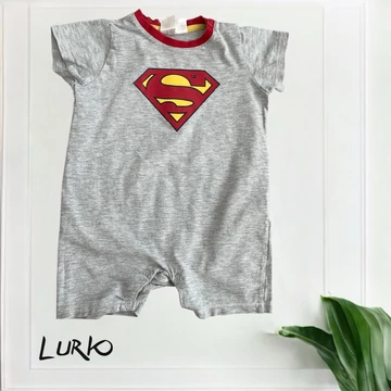 Superman mintás rövid szárú kezeslábas