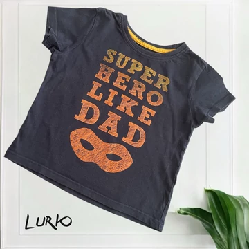 Rövid ujjú póló felirattal
