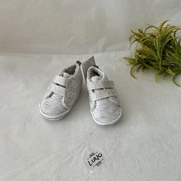 Puhatalpú bélelt cipő