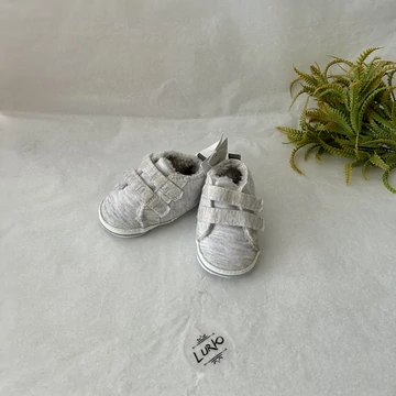 Puhatalpú bélelt cipő