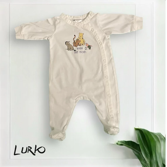 Winnie The Pooh rugdalózó lábfejjel