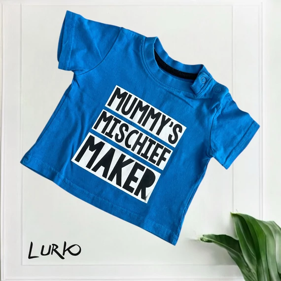 Rövid ujjú póló felirattal