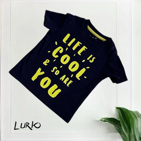 Rövid ujjú póló felirattal