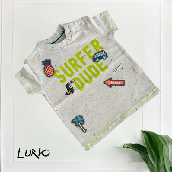 Rövid ujjú póló felirattal
