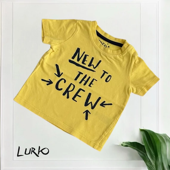 Rövid ujjú póló felirattal