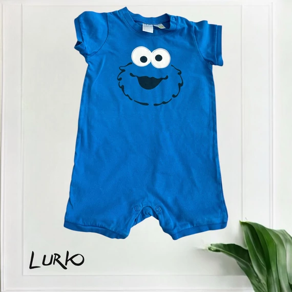 Sesame Street mintás rövid szárú kezeslábas
