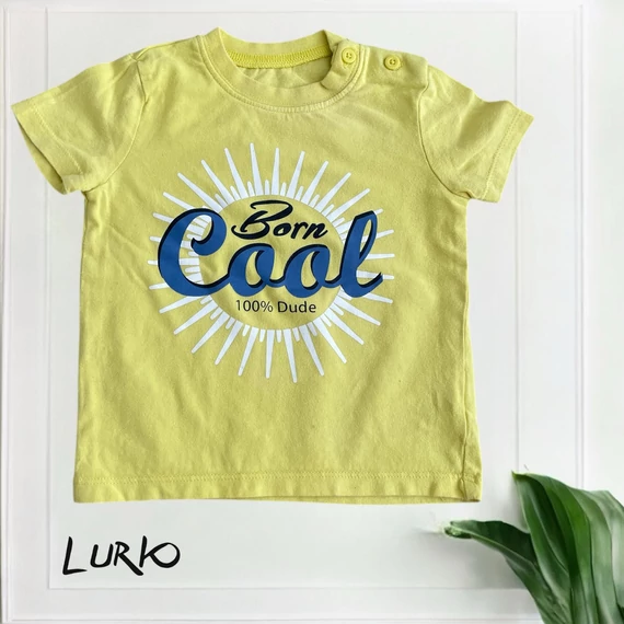 Rövid ujjú póló felirattal
