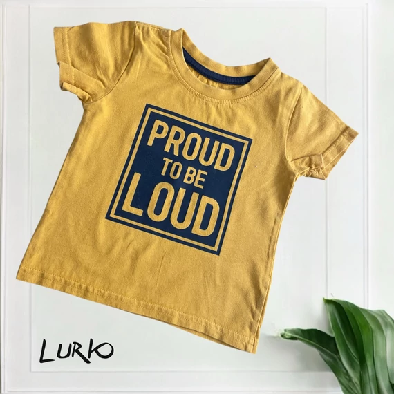 Rövid ujjú póló felirattal