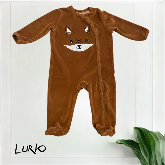 Polár rugdalózó lábfejjel