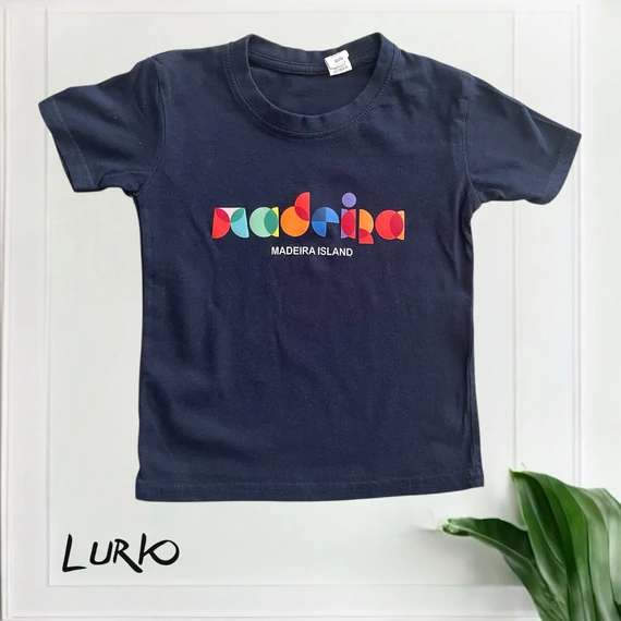 Rövid ujjú póló felirattal